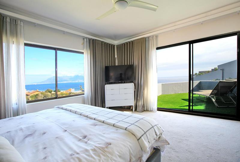 4 Bedroom Property for Sale in Bloubergstrand Western Cape